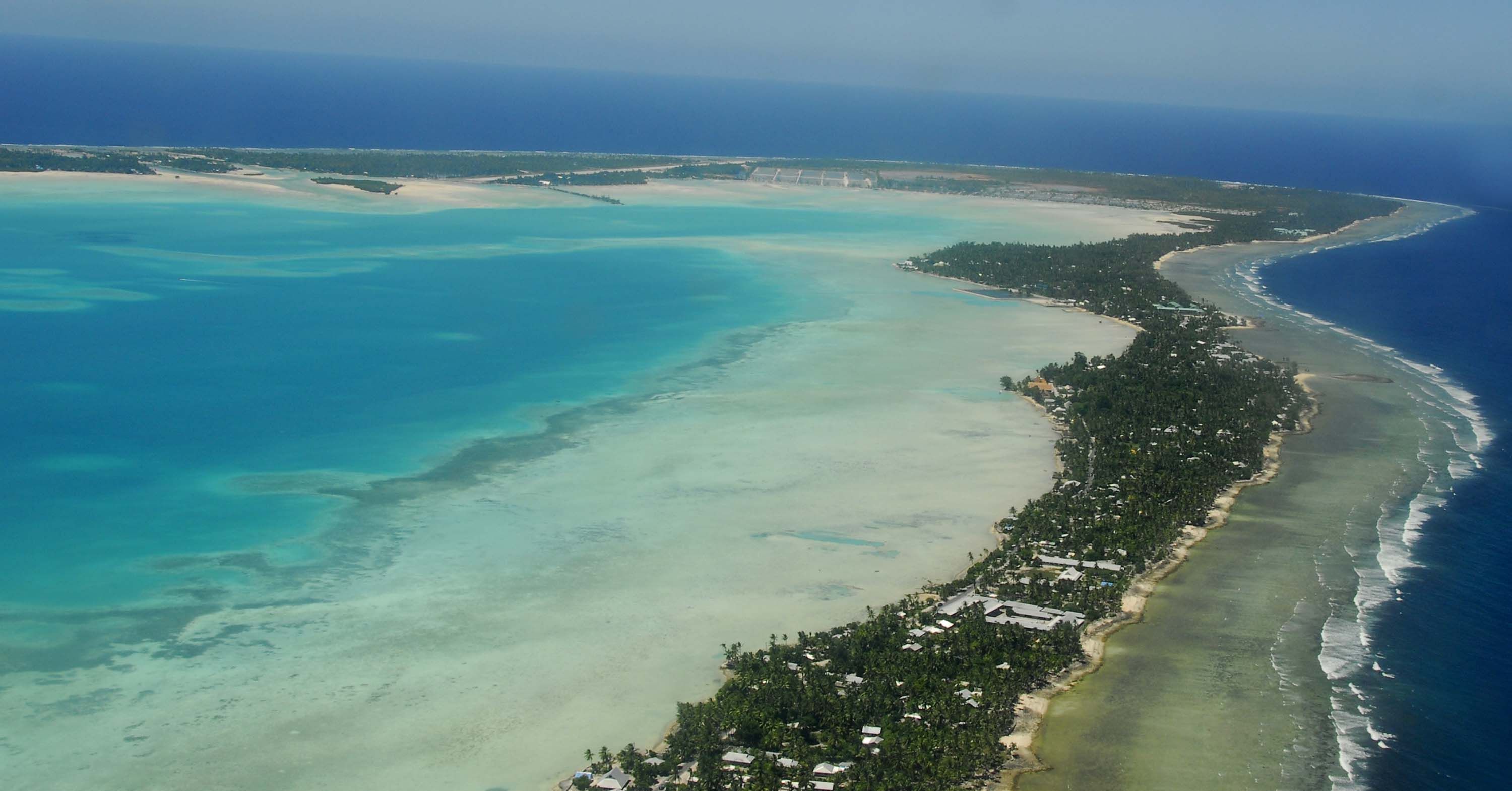 Cover image for Small Islands, Rising Seas