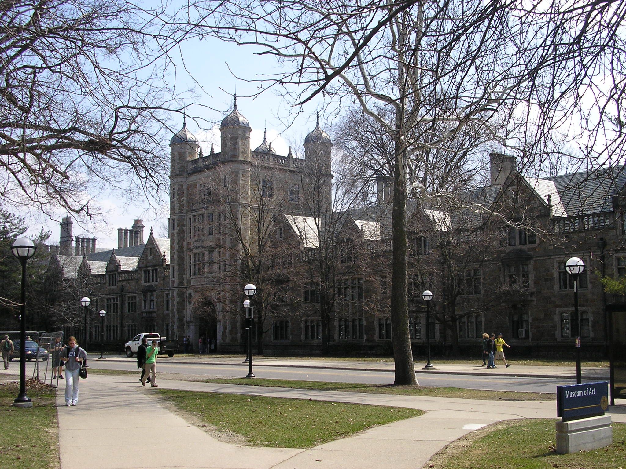 Cover image for President's Commission on Carbon Neutrality at UM